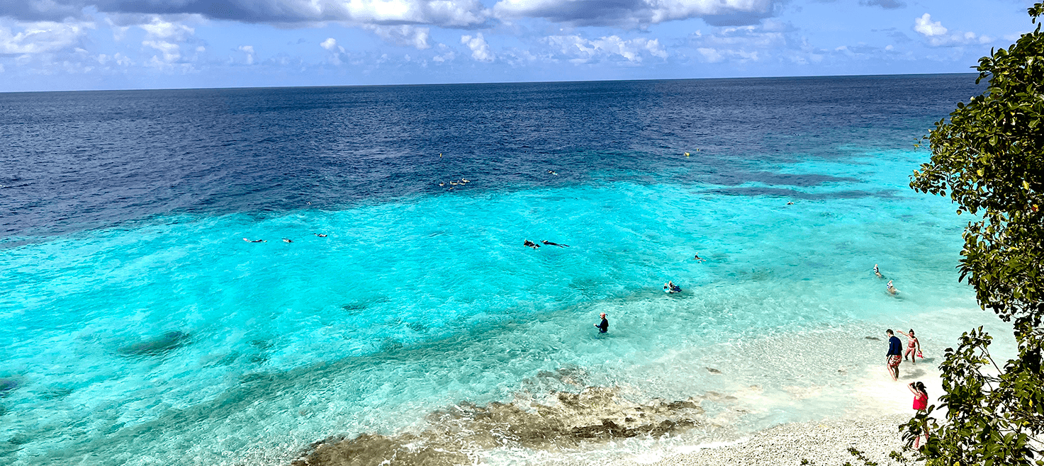 sara-paa-bonaire-kystdykning-1.png
