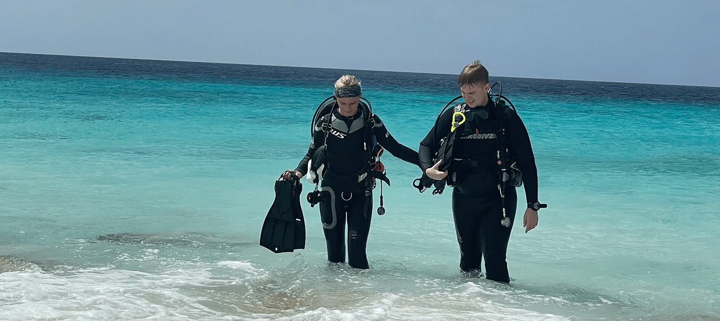 sara-paa-bonaire-kystdykning-3.png